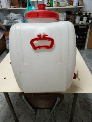 Depósito plástico 60L para bebidas alimentarias