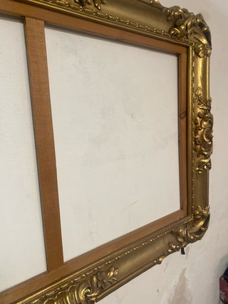 Marco decorativo dorado