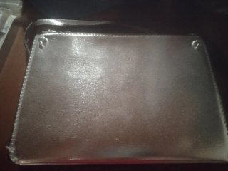 Bolso de mano plateado