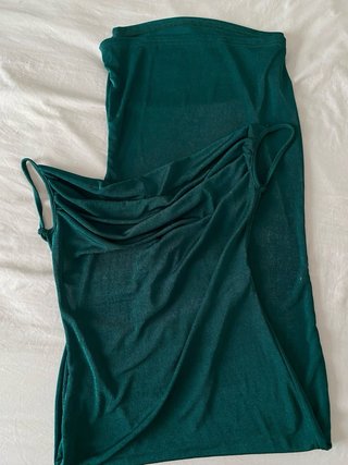 Vestido verde espalda descubierta