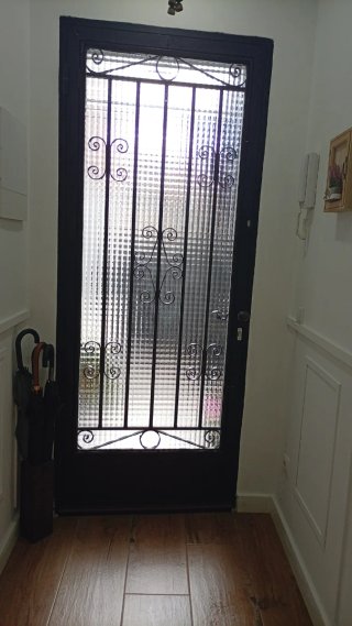 Puerta de forja en buenas condiciones.Negociable