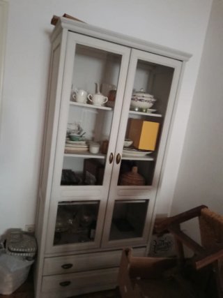 Bilbao urge vender vitrina de cristal y madera