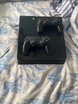 Consola PS4 con 2 mandos