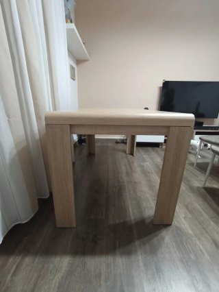 Mesa de comedor de madera