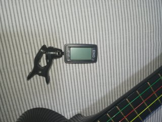Ukelele con funda y afinador digital