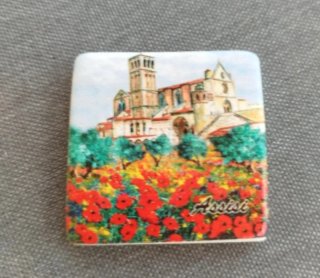 Calamita Assisi con Basilica e Fiori Rossi