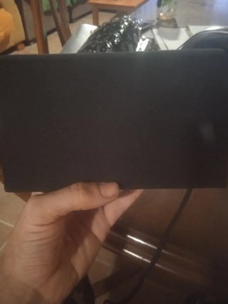 Bolso de mano negro con diseño