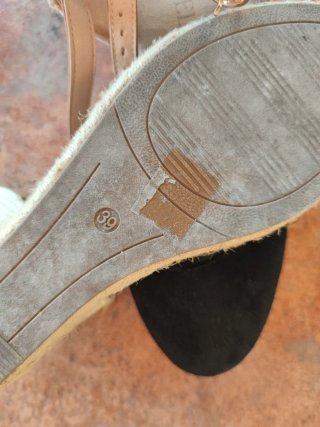 Alpargatas Beige y Negras Talla 39