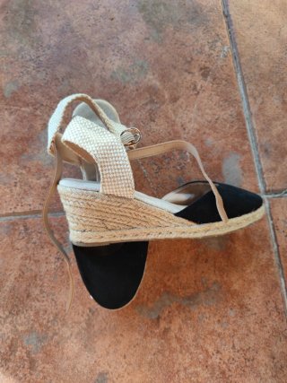 Alpargatas Beige y Negras Talla 39