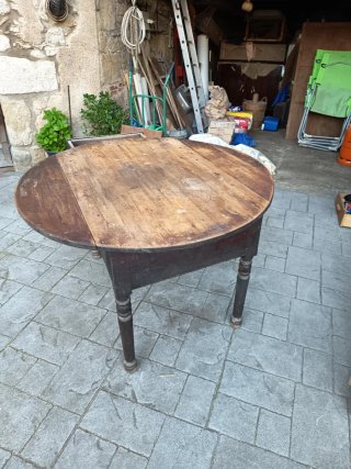 Mesa de cocina antigua de madera