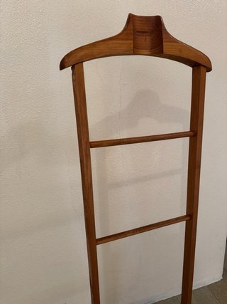 Cabide de quarto em madeira