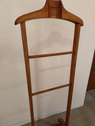 Cabide de quarto em madeira