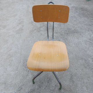 Silla de madera y metal