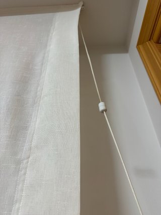 Estor enrollable beige con bordado