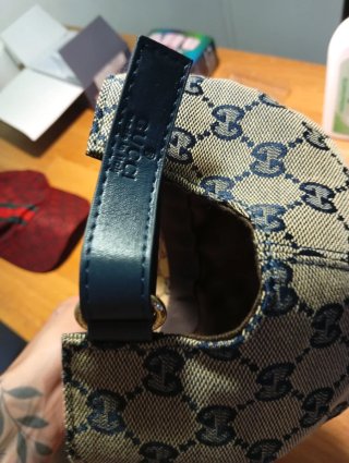 2 Cappelli Gucci Beige e Rosso