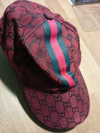 2 Cappelli Gucci Beige e Rosso