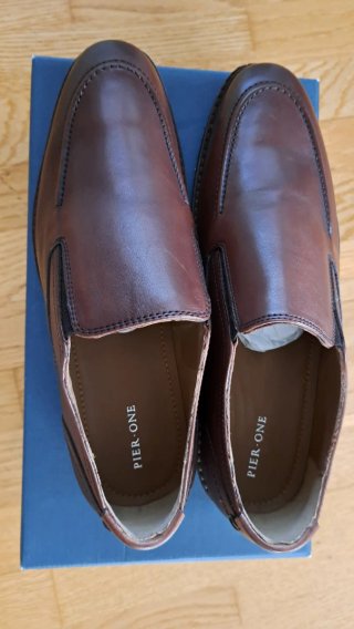 Zapatos de piel marrones nuevos