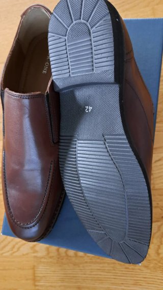 Zapatos de piel marrones nuevos
