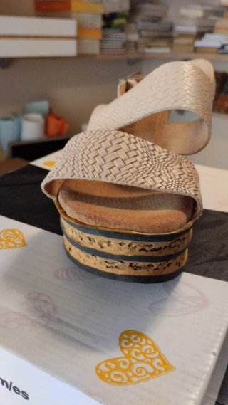 Sandalias Beige Cuña