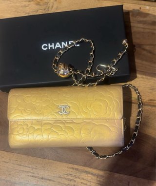 Portafoglio Chanel Camellia Giallo Oro