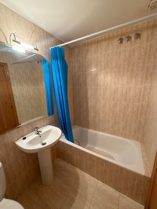 Apartamento con amplio garaje privado en Yesa