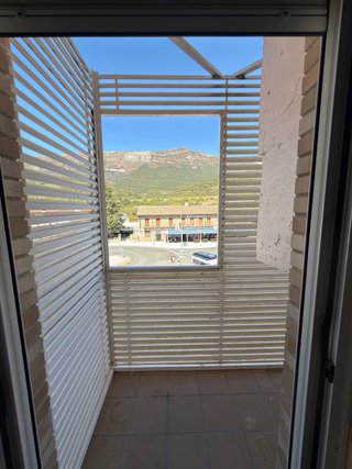 Apartamento con amplio garaje privado en Yesa