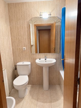 Apartamento con amplio garaje privado en Yesa