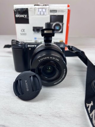 Sony Alpha 5000 + 16-50mm OSS + Caja