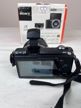 Sony Alpha 5000 + 16-50mm OSS + Caja
