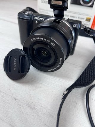 Sony Alpha 5000 + 16-50mm OSS + Caja