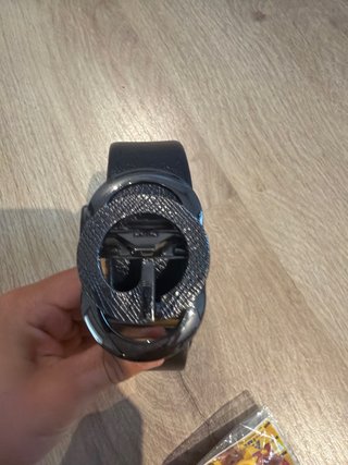 Cinturón y avión de juguete