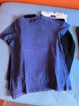 Lote 3 Camisetas y 1 Jersey de chico