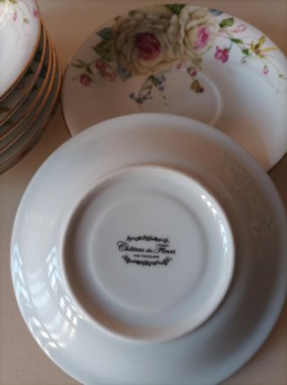 Platos de porcelana fina elegantes