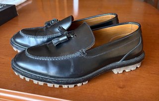 Zapatos de vestir negros con borlas
