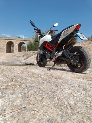 Moto Benelli TNT 125 Naked