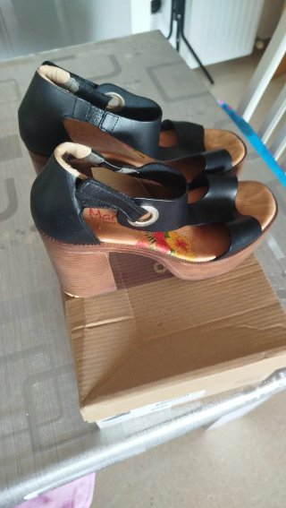 Sandalias negras de plataforma