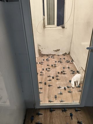 Alicatados,  colocación de suelos, pladur, albañil
