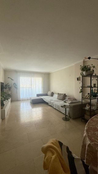 Sofá modular de tela gris y beige