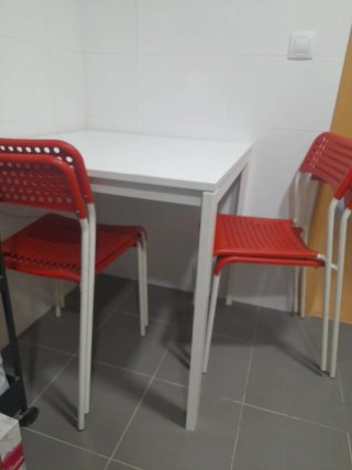Mesa y 4 Sillas Cocina Blancas y Rojas