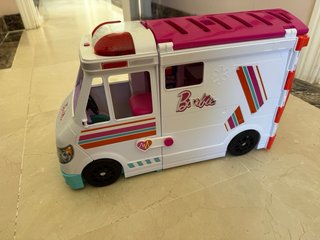 Lote de Barbies y accesorios