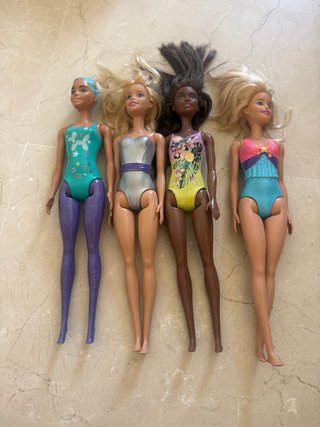 Lote de Barbies y accesorios