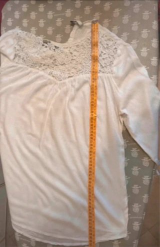 Blusa bianca con pizzo
