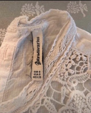Blusa bianca con pizzo