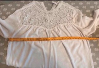 Blusa bianca con pizzo