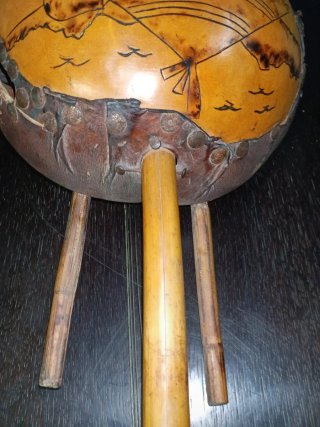 Kora tradicional de harpa africana