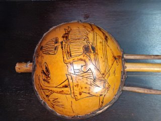 Kora tradicional de harpa africana