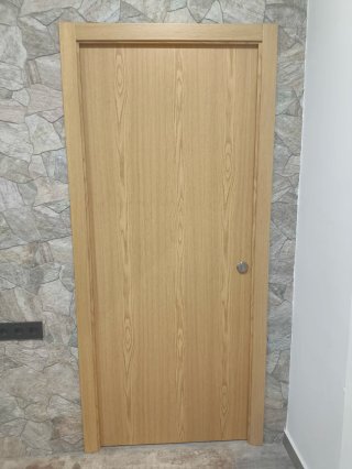 Puerta de madera para piso