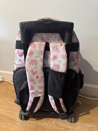 Mochila Totto con ruedas y diseño arcoíris
