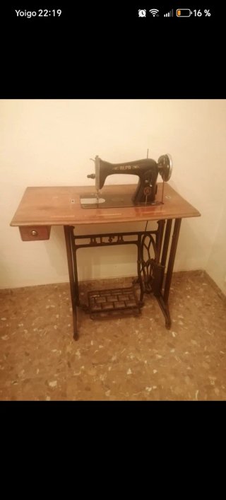 Máquina de coser Alfa años 60