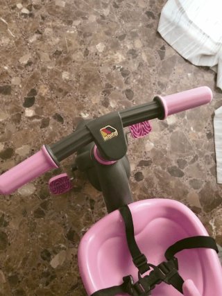 Triciclo infantil rosa y negro